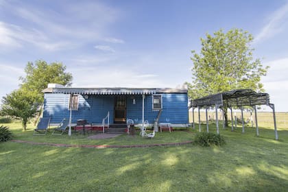 Una antiguo vagón de tren convertido en suite oficia de alojamiento para los que llegan a disfrutar del campo en los alrededores de Magdalena.