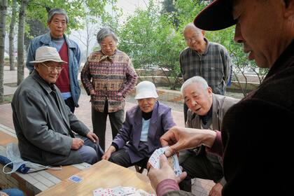 Una app se hizo viral en China por ofrecer un botón a ancianos chinos para avisar que están vivos, que deben pulsar cada 48 horas