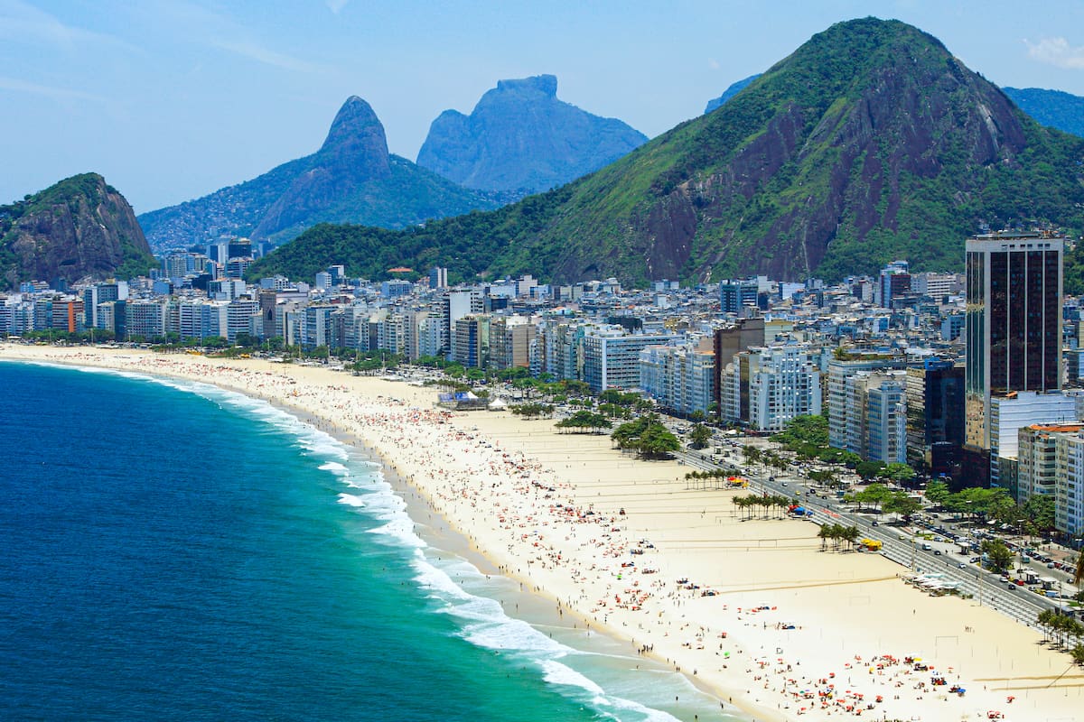 Una argentina fue estafada en Brasil: pagó $6 millones por un choclo en Copacabana