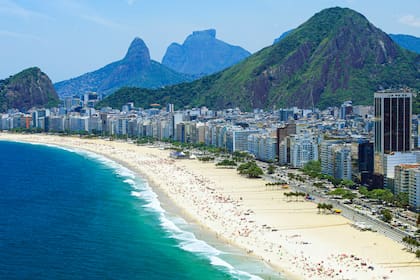 Una argentina fue estafada en Brasil: pagó $6 millones por un choclo en Copacabana