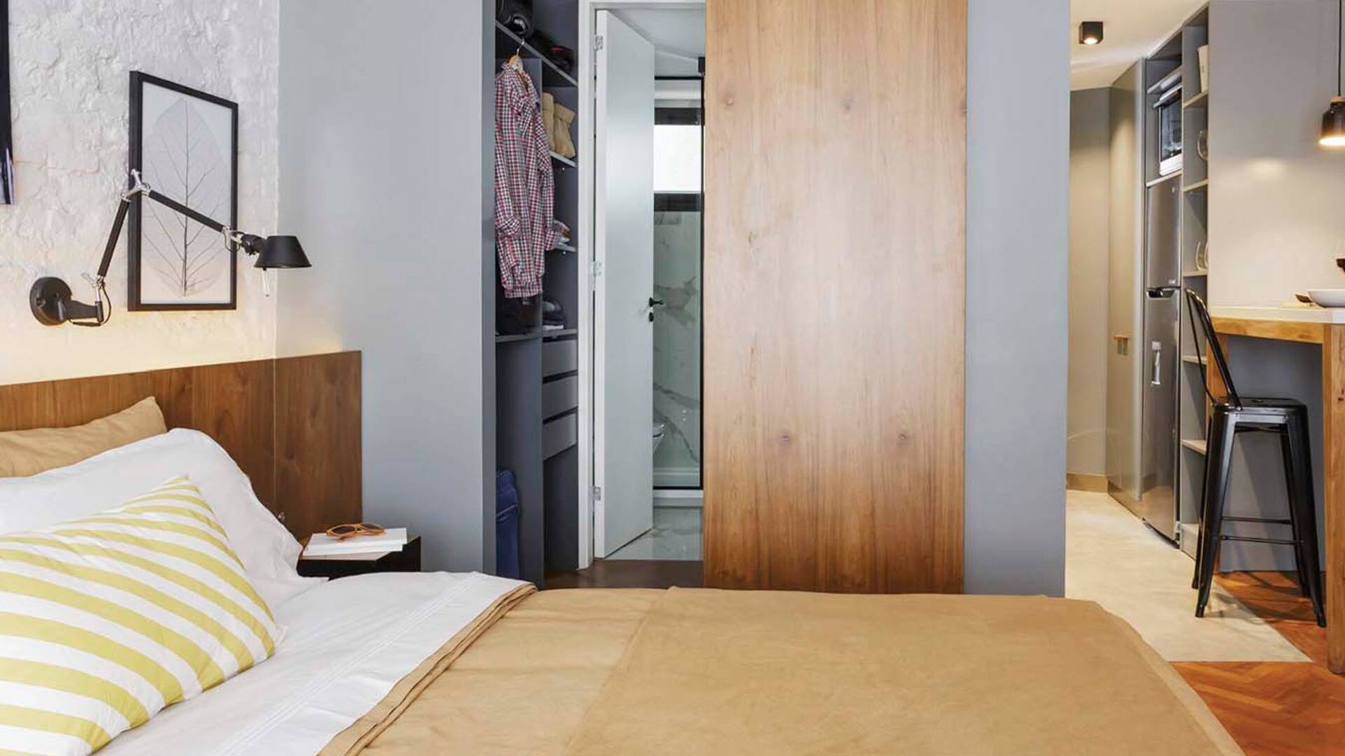 Una arquitecta sale airosa de un triple desafío: encarar una reforma integral, lograr una ambientación de impronta masculina y tener como cliente a un colega. La clave del éxito, confianza mutua y solvencia profesional.