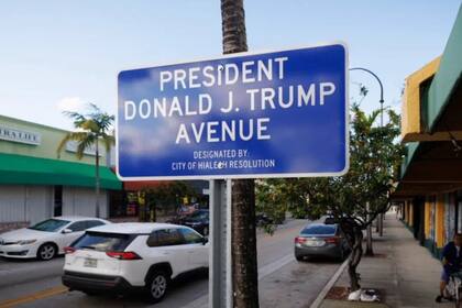 Una avenida de Hialeah pasó a llamarse "President Donald J. Trump"