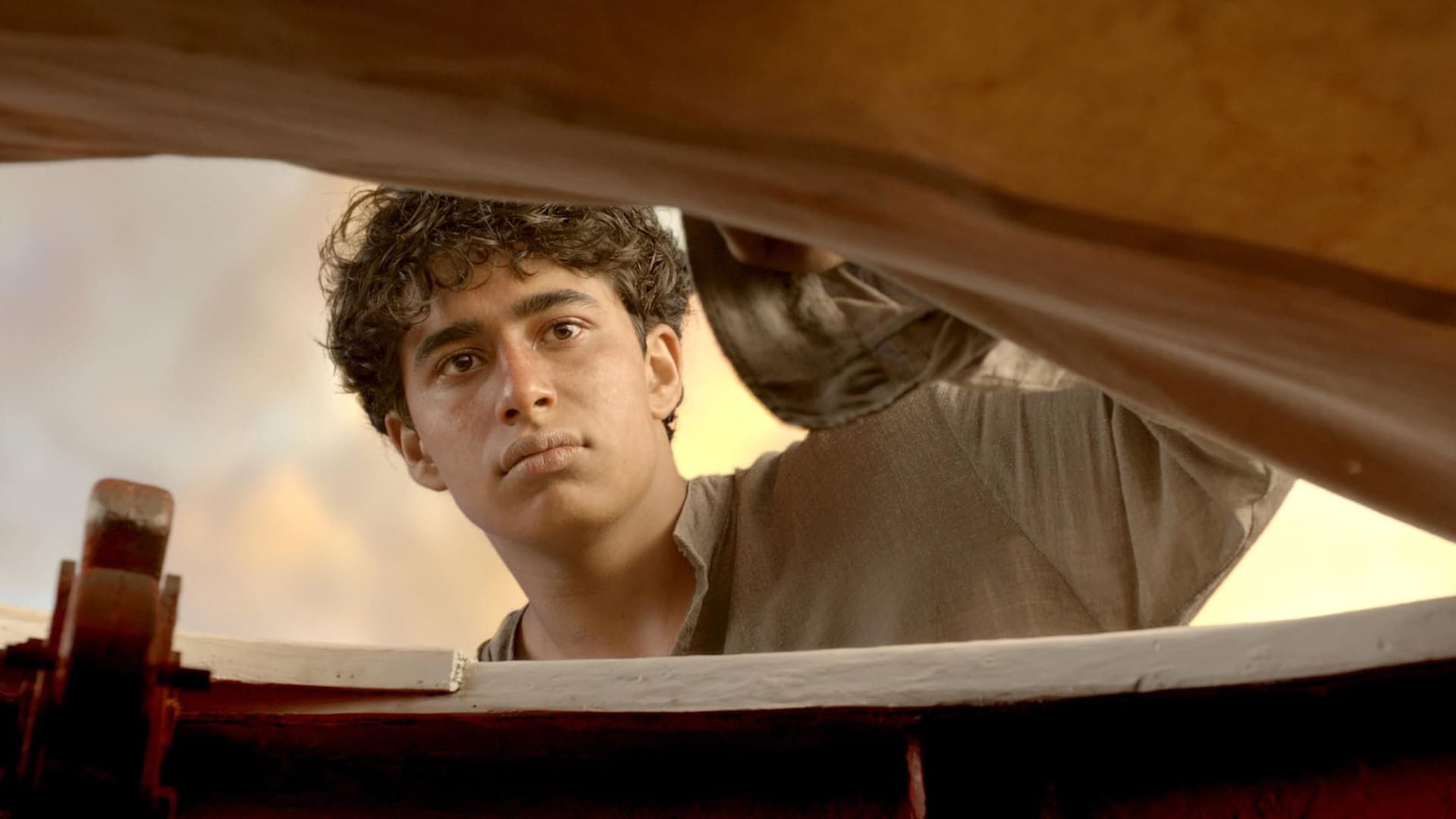 Al casting para elegir al protagonista de Una aventura extraordinaria se presentaron más de 3000 actores profesionales, pero el elegido surgió de casualidad. Suraj Sharma nunca había actuado antes y había ido a las audiencias solo para acompañar a su hermano