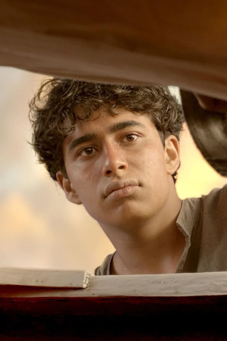 Al casting para elegir al protagonista de Una aventura extraordinaria se presentaron más de 3000 actores profesionales, pero el elegido surgió de casualidad. Suraj Sharma nunca había actuado antes y había ido a las audiencias solo para acompañar a su hermano