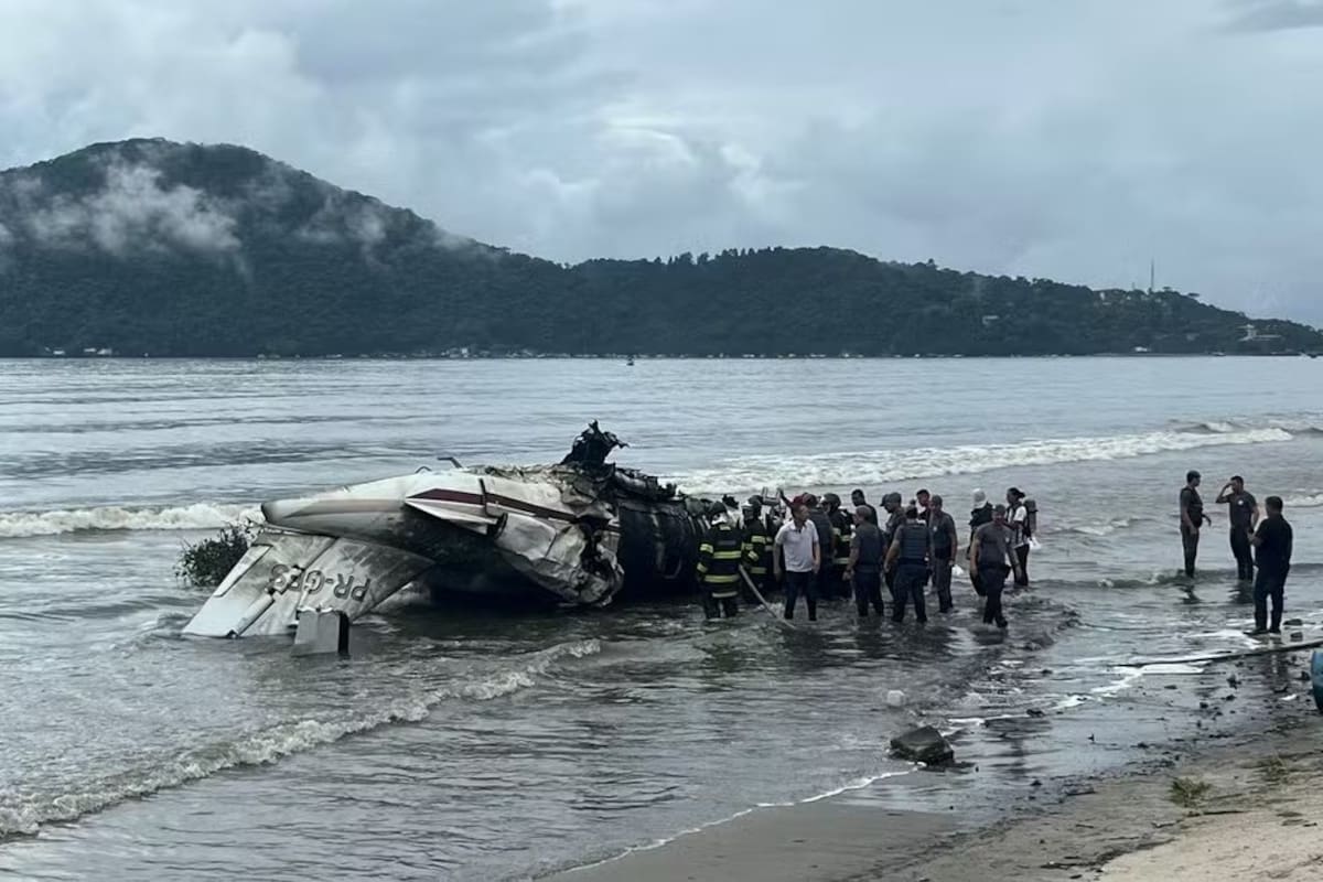 Una avioneta se despistó en Ubatuba, Brasil.