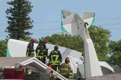 Una avioneta se estrelló en una casa en Florida, fallecieron los dos ocupantes
