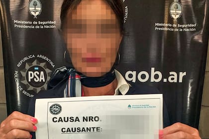 Una azafata procesada por intento de contrabando de oro