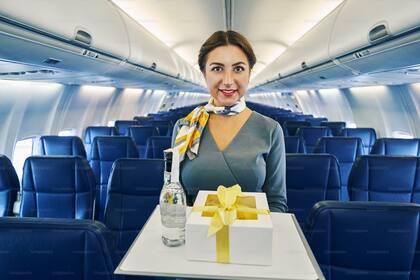 Una azafata reveló cuáles son los hábitos que detestan todos en el avión