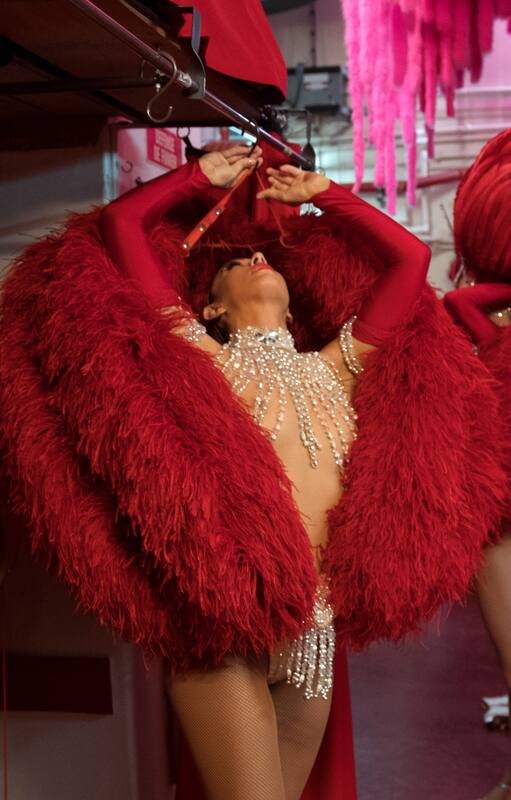 Una bailarina del espectáculo "Feerie"
