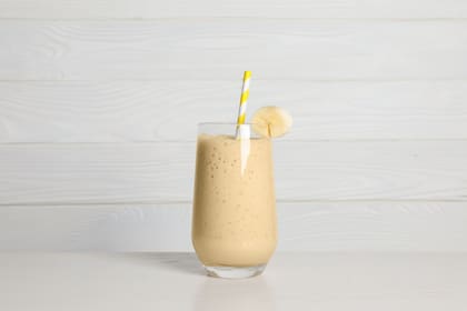 Una banana promedio posee 26 gramos de carbohidratos en su composición nutricional