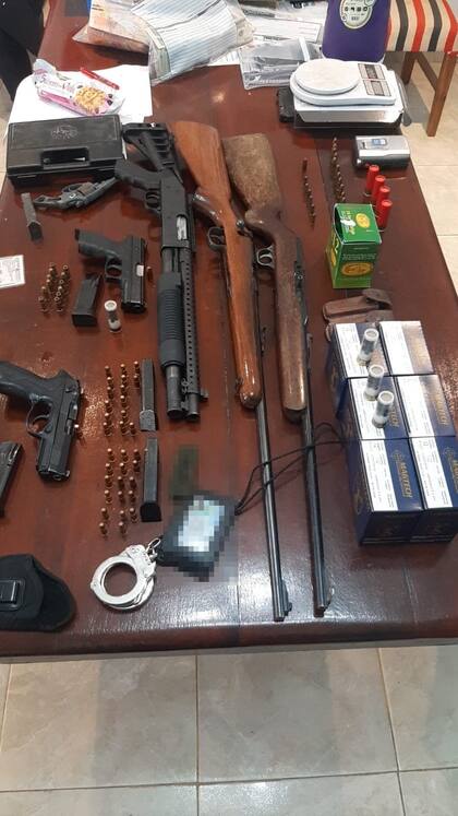 Una banda mixta realizaba falsos allanamientos para robar a bandas rivales armas y drogas que después vendía o alquilaba