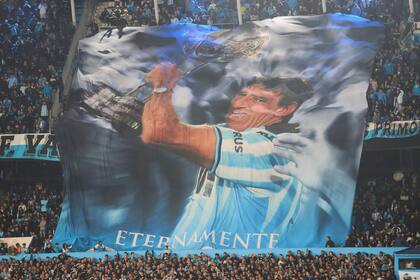 Una bandera que refleja lo que generó Costas en los hinchas de Racing
