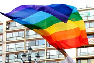 Una bandera representativa del orgullo gay