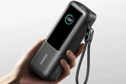 Una batería portátil de Anker para cargar hasta cuatro dispositivos en simultáneo