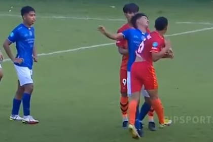 Una brutal agresión en el fútbol de Tailandia