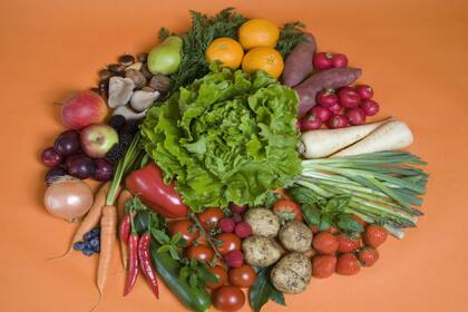 Una buena combinación de frutas y verduras es importante para mantener las defensas altas.