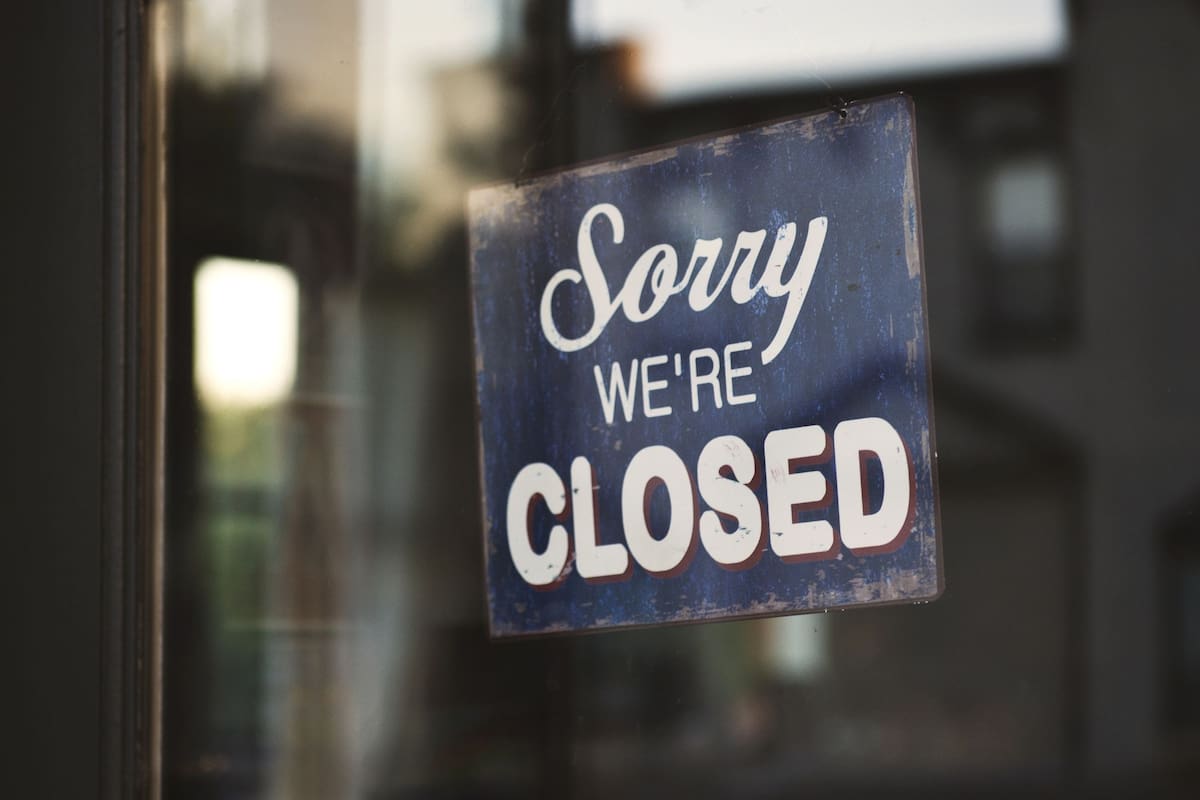 Una cadena estadounidense anunció el cierre de 20 tiendas en ese país y en Canadá, con el despido de más de 900 empleados