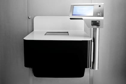 Una caja de seguridad no bancaria robotizada: la caja aparece dentro del mostrador