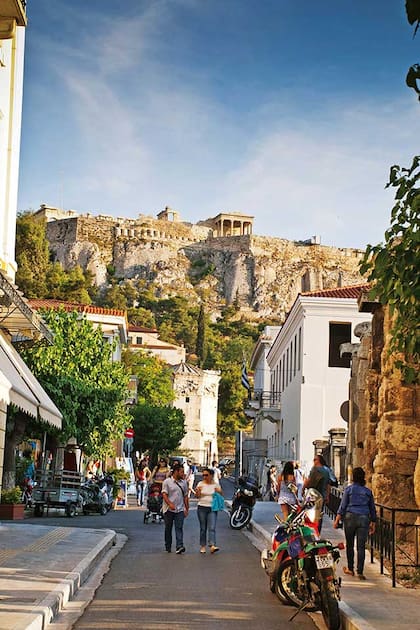 Una calle de Plaka en Atenas, Grecia.