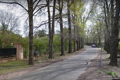 Una calle del barrio Los Nogales, en Villa de Mayo