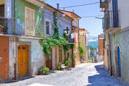 Una calle en Puglia, Italia