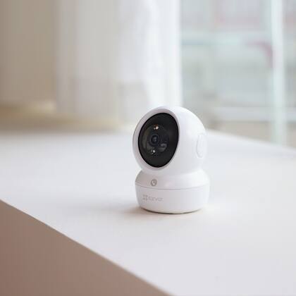 Una cámara de interior Ezviz H6C