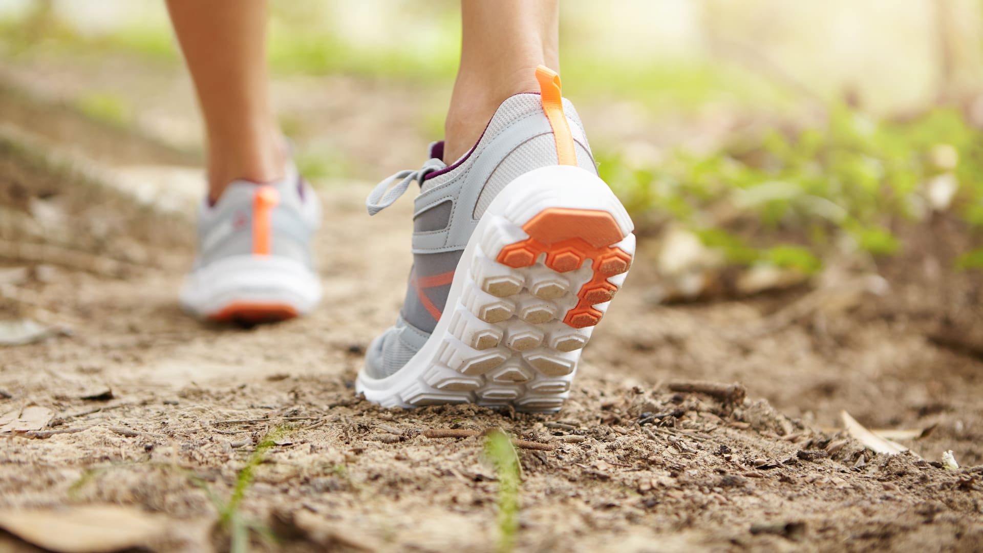 Una caminata diaria y con constancia, aseguran los expertos, mejora entre otros aspectos, la salud cardíaca