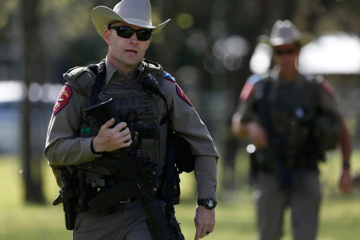 Una camioneta llevaba luces de emergencia y simulaba ser una patrulla, en Texas