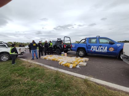 Una camioneta se despistó en el norte de Santa Fe cuando circulaba hacia el sur con casi media tonelada de marihuana