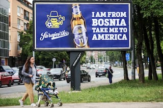 Una canción bosnia sobre el desencanto con el sueño americano se vuelve éxito del Mundial