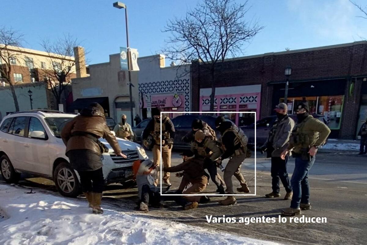 Una captura de pantalla de un video obtenido por Reuters muestra a un agente de la ley inmovilizando a un hombre identificado como Alex Pretti, antes de que le dispararan fatalmente cuando agentes federales intentaban detenerlo en Minneapolis