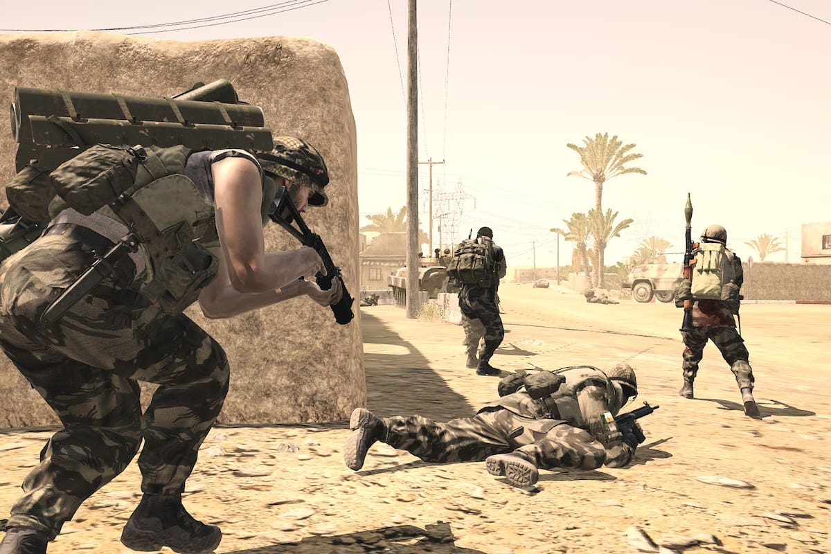 Una captura del juego Arma 3, en un mapa ambientado en Medio Oriente
