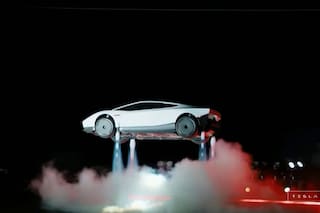 Elon Musk presentó el nuevo Tesla Roadster, un auto futurista que puede “volar”