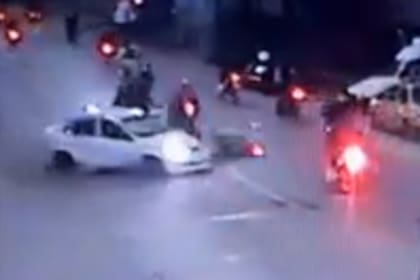 Una caravana de motos que circulaba a contra mano provocó un accidente con un muerto y varios heridos