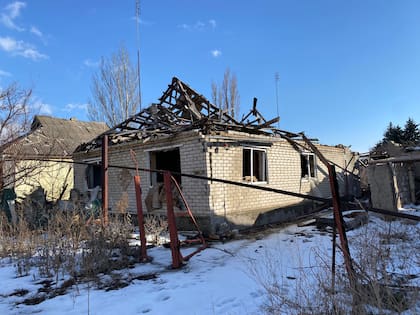 Una casa destruida por misiles en la ciudad de Sivers’k, óblast de Donetsk, parte del distrito de Bakhmut