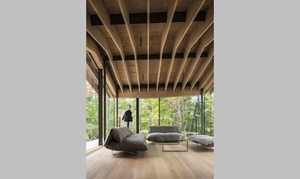 Una casa diseñada por Time and Style en Kitasaku-gun, prefectura de Nagano, donde la madera y la naturaleza son protagonistas