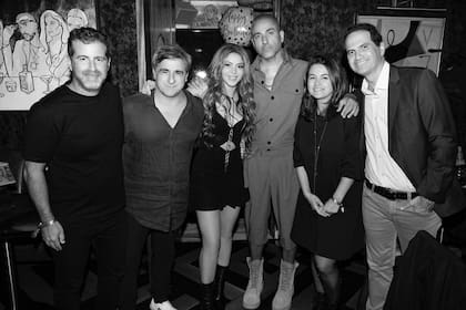 Una celebración espectacular en el cumpleaños de Shakira: torta de cuatro pisos y mensajes por toda Colombia