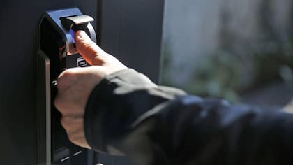 Una cerradura biométrica; se abre con la huella digital en vez de la llave
