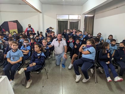 Una charla con alumnos de un colegio, en el año 2021