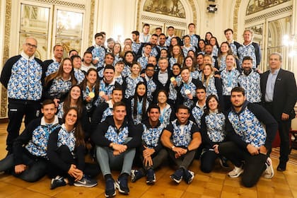Una charla y muchas fotos en la casa Rosada; el presidente Mauricio Macri estuvo allí con atletas argentinos
