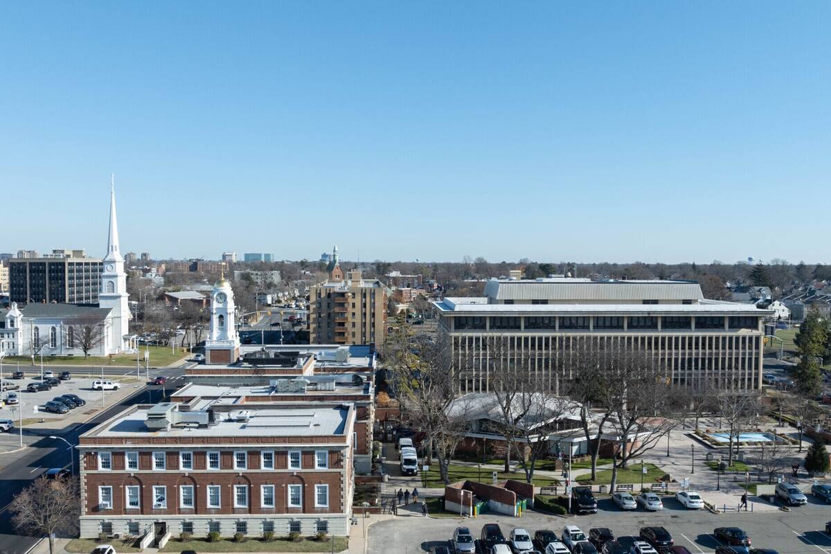 Una ciudad del condado de Nassau lidera el riesgo de detención para migrantes en Nueva York
