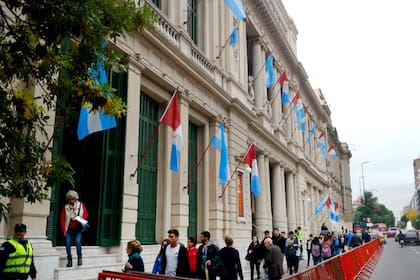 Una ciudad entera, ya preparada para estar en el ojo de la tormenta del idioma