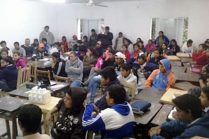 Una clase en Escuela Cacique Francisco Supaz, en Chaco