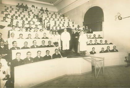 Una clase práctica en los primeros años del instituto. La formación de profesionales fue una de las misiones centrales del organismo desde su creación, en 1916