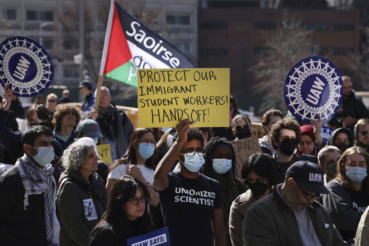 Una cláusula migratoria rara vez aplicada ahora permite expulsar a estudiantes residentes legales por su participación en protestas propalestinas, sin necesidad de un juicio completo
