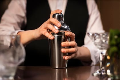 Una coctelera puede ser muy útil para hacer mocktail
