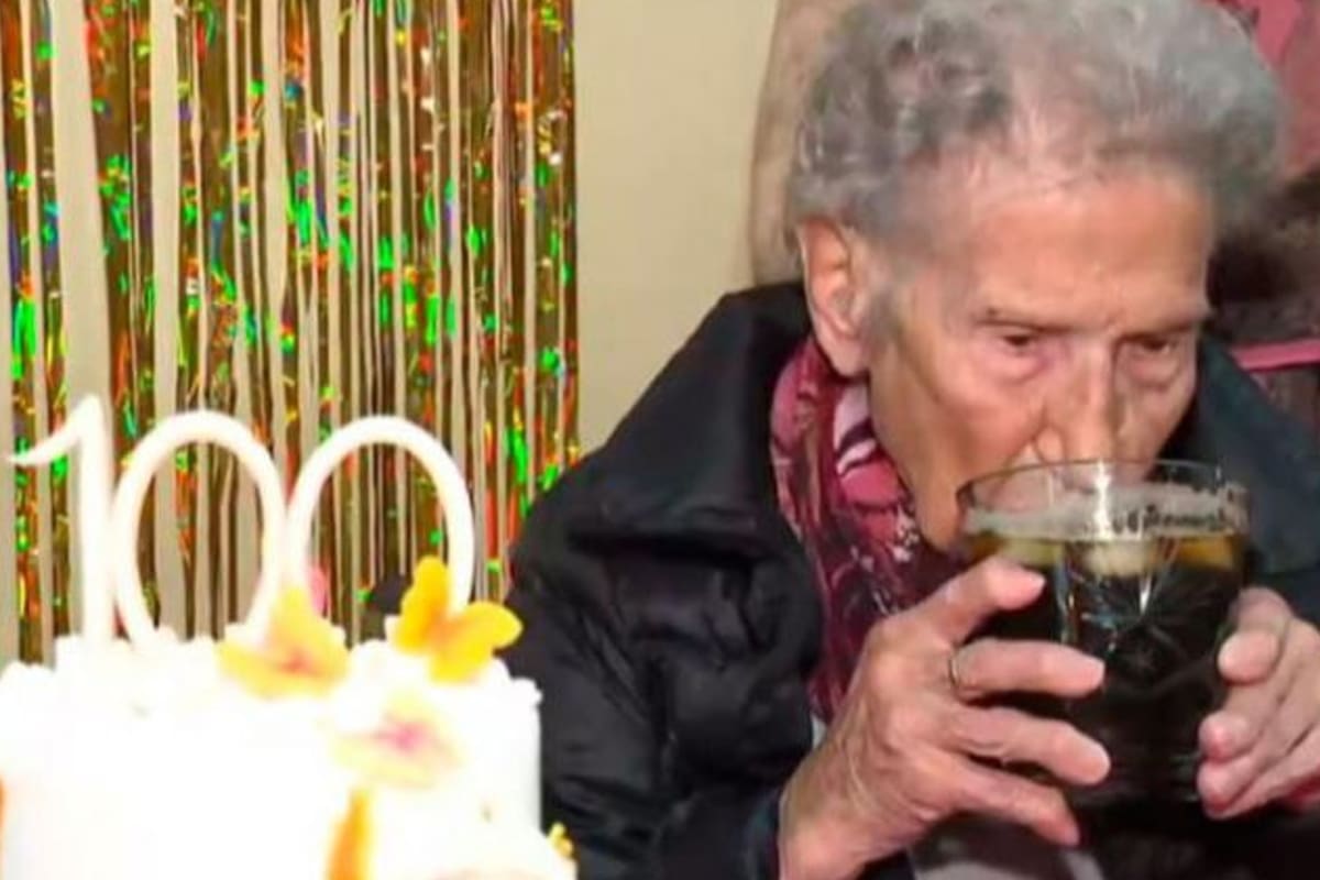 Una cordobesa celebró sus 100 años y reveló que el secreto era el "fernet con coca"