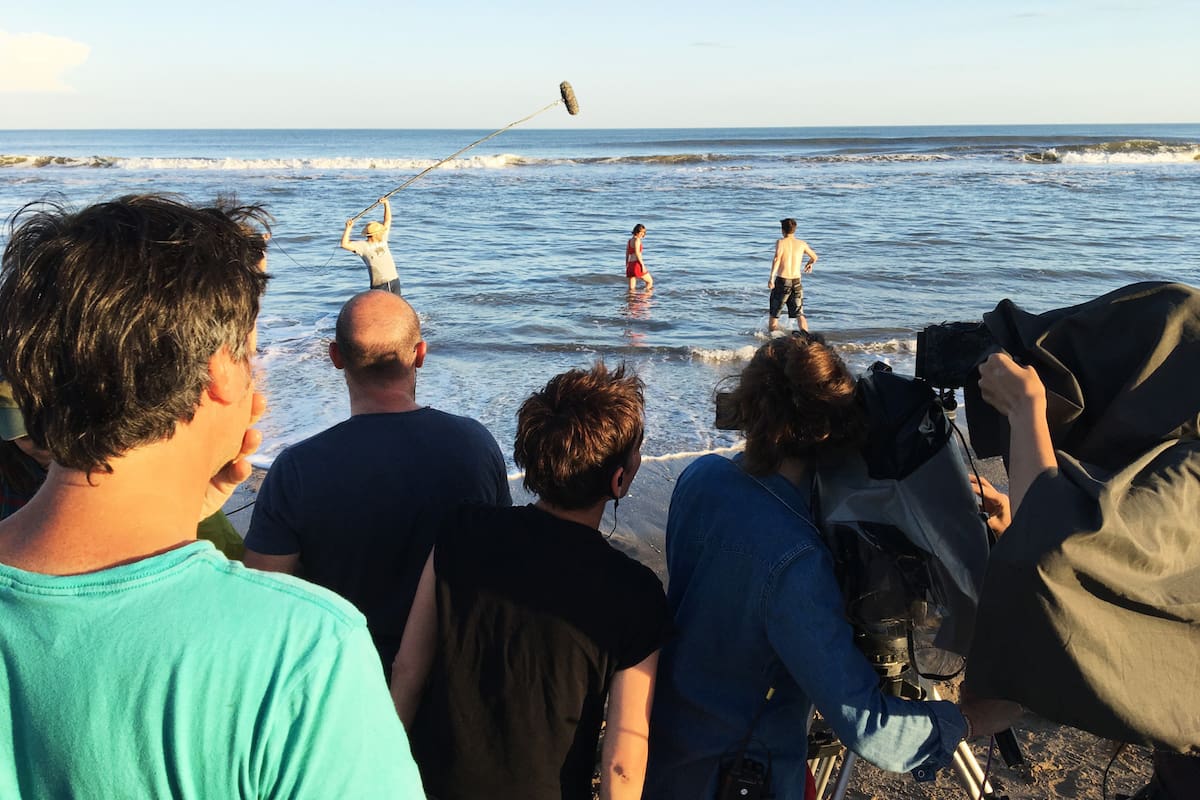 Una cronista viajó a Villa Gesell para ser testigo del proceso de filmación de la nueva película del director Juan Villegas