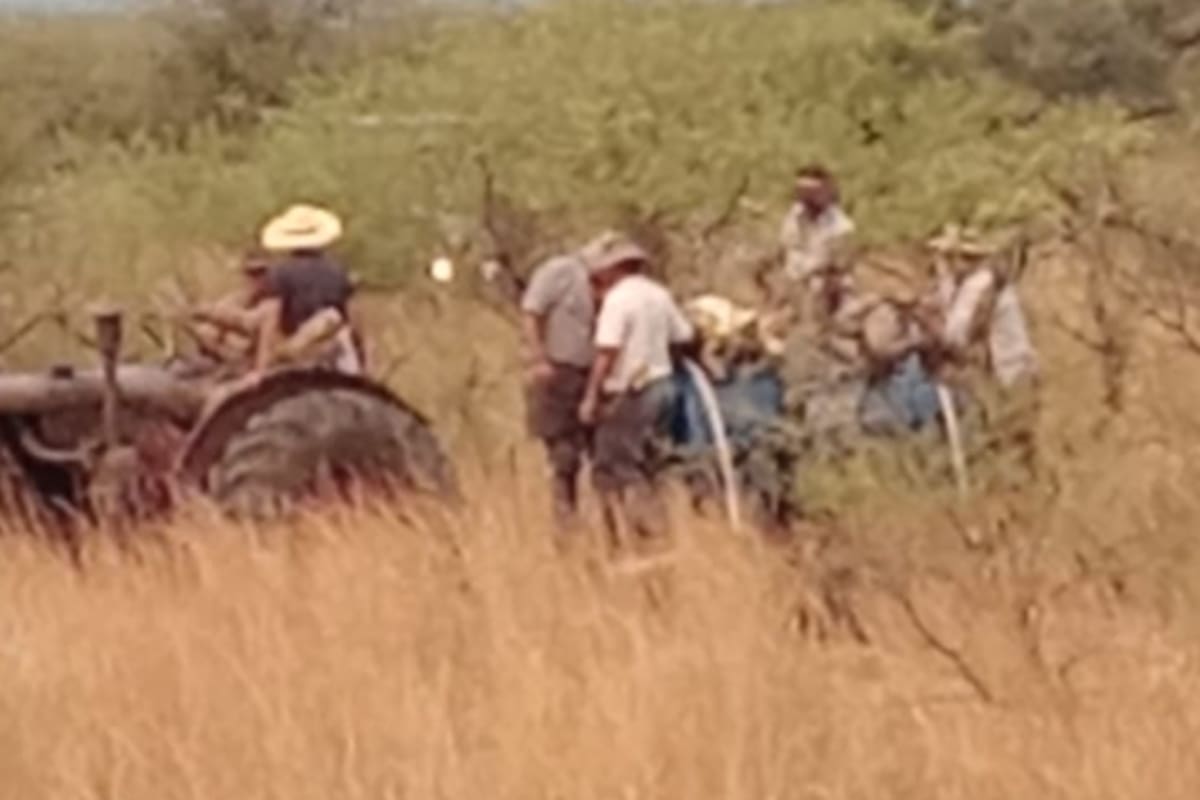 Una cuadrilla del productor Ricardo Mathó Meabe en plena preparación para encarar un foco de incendio