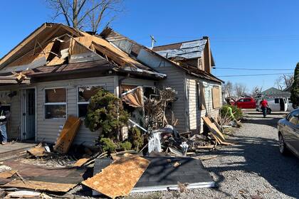 Una dañada por tormentas y tornados en Valleyview, Ohio, el sábado 16 de marzo de 2024. (AP Foto/Patrick Orsagos)